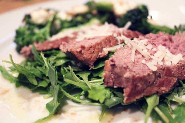 steak-on-arugula
